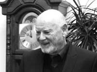 zemrel-theodor-pistek-gray